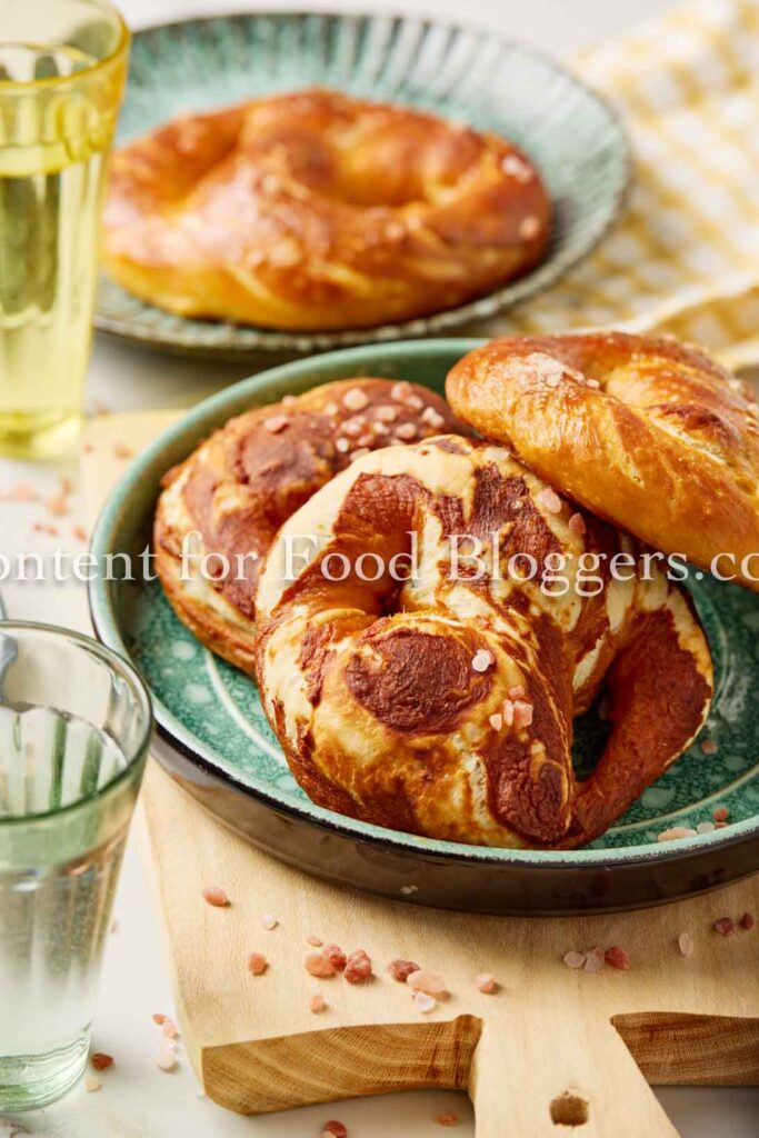 PLR Recipe - Homemade Soft Pretzels with Cheese Dip