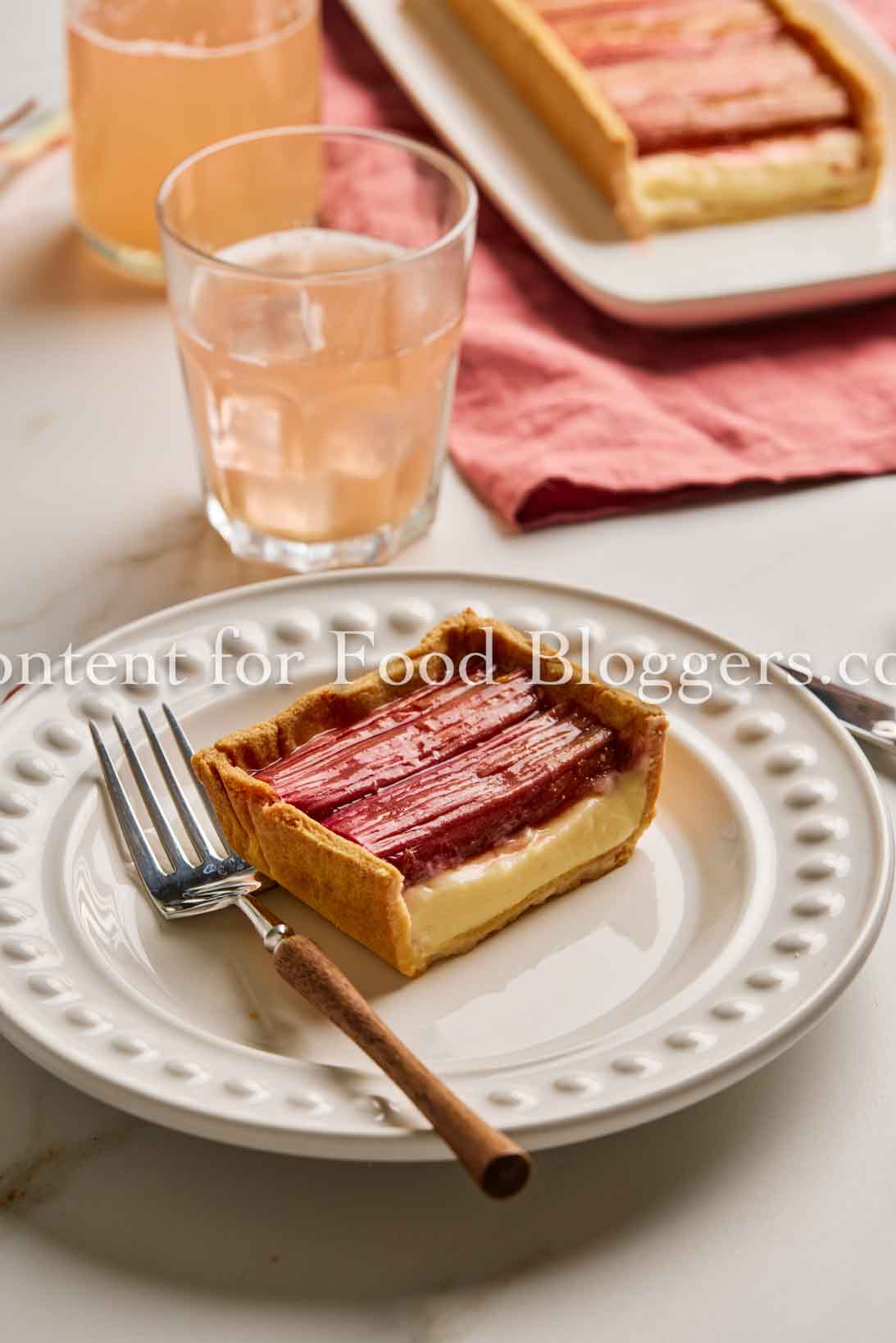 Exclusive Recipe – Rhubarb Tart with Vanilla Cream